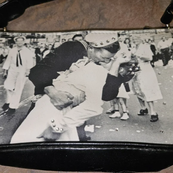 3/$20 💥TIME Purse - Picture 7 of 7